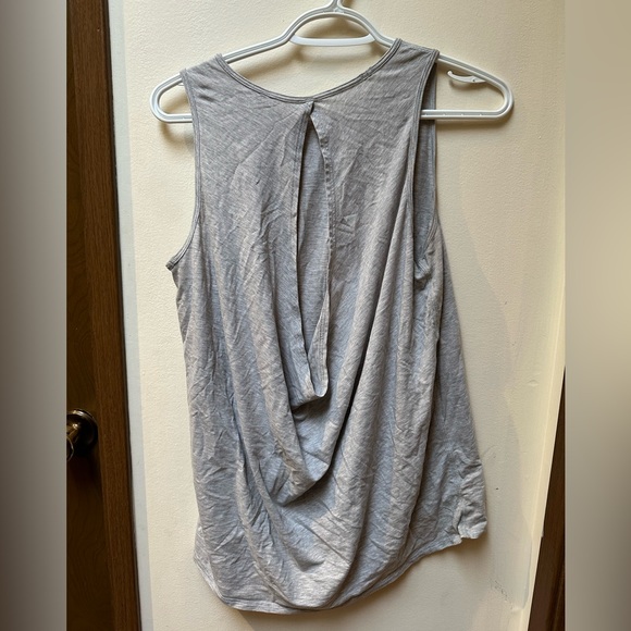 Lululemon top with keyhole back - Picture 2 of 3